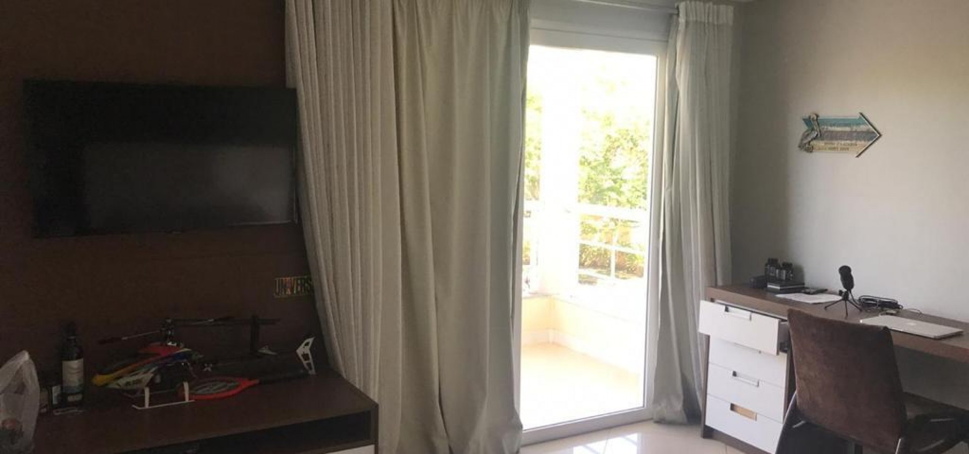 Lindíssima casa mobiliada para locação no condomínio Quintas do Rio - Barra da Tijuca. 