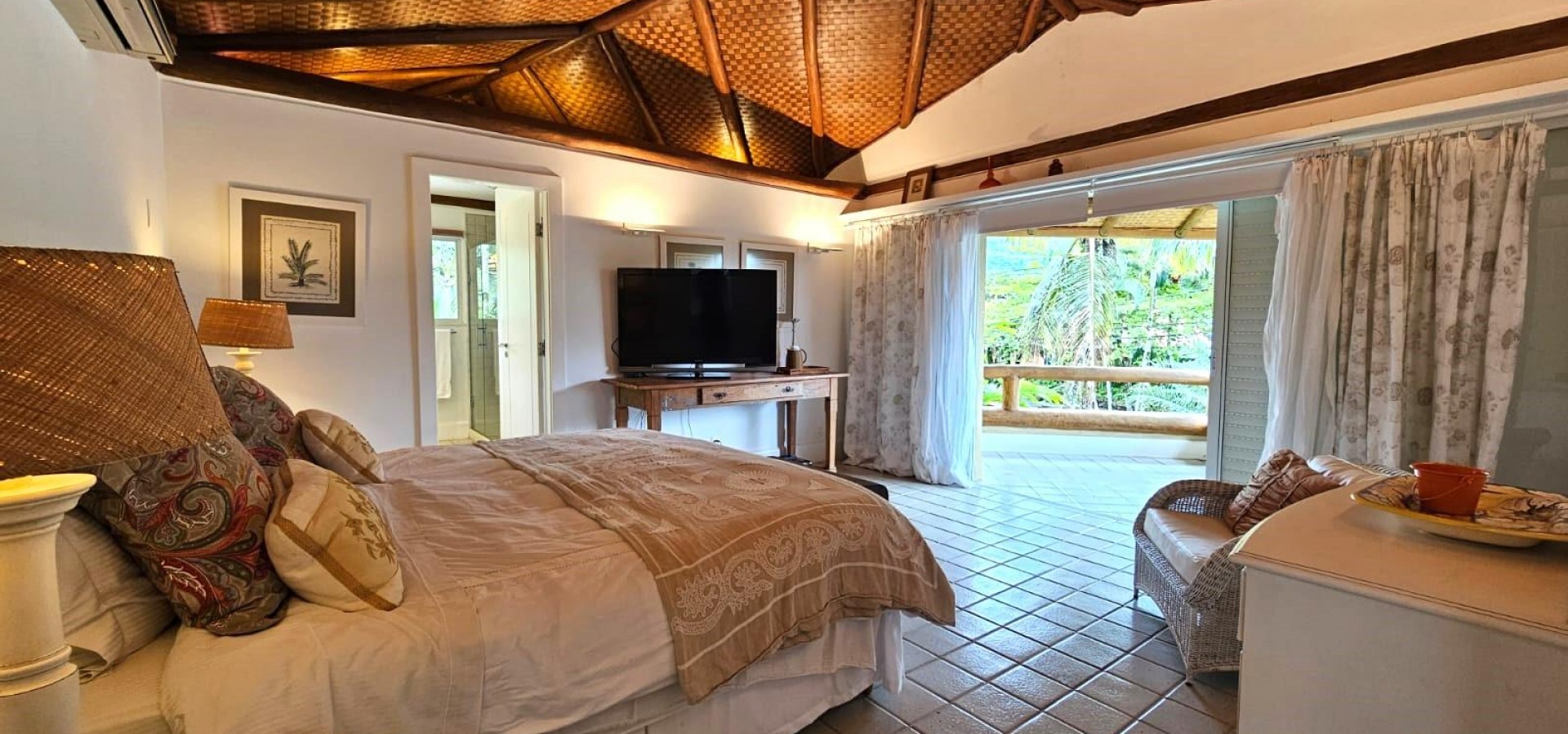 Casa Alto Padrão, Bem Decorada em Angra