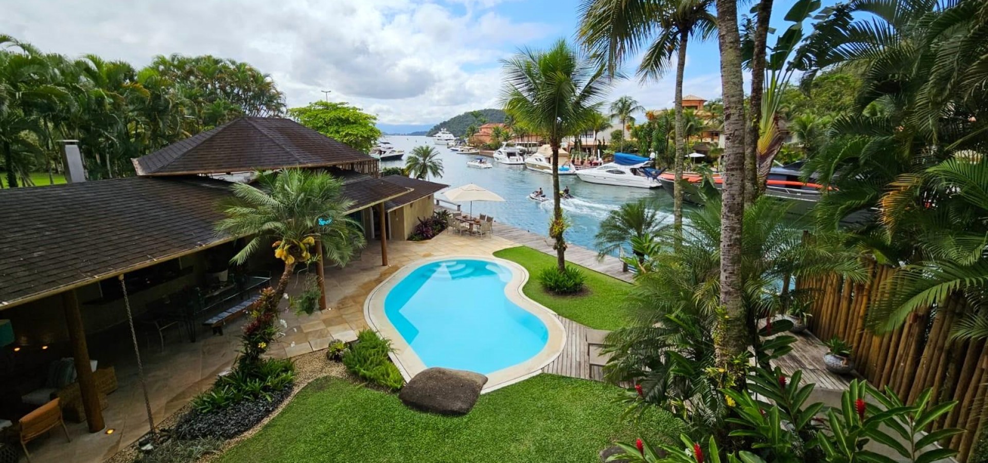 Casa Alto Padrão, Bem Decorada em Angra