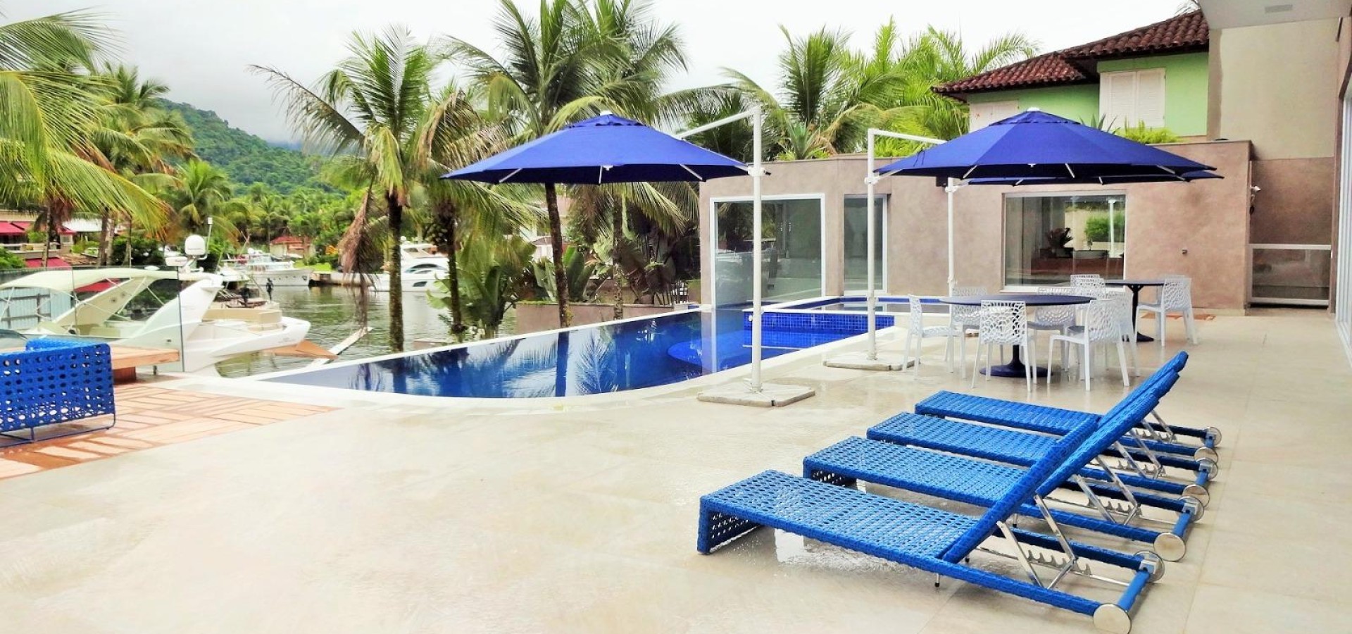 Casa Alto Padrão, Excelente Vaga Lancha