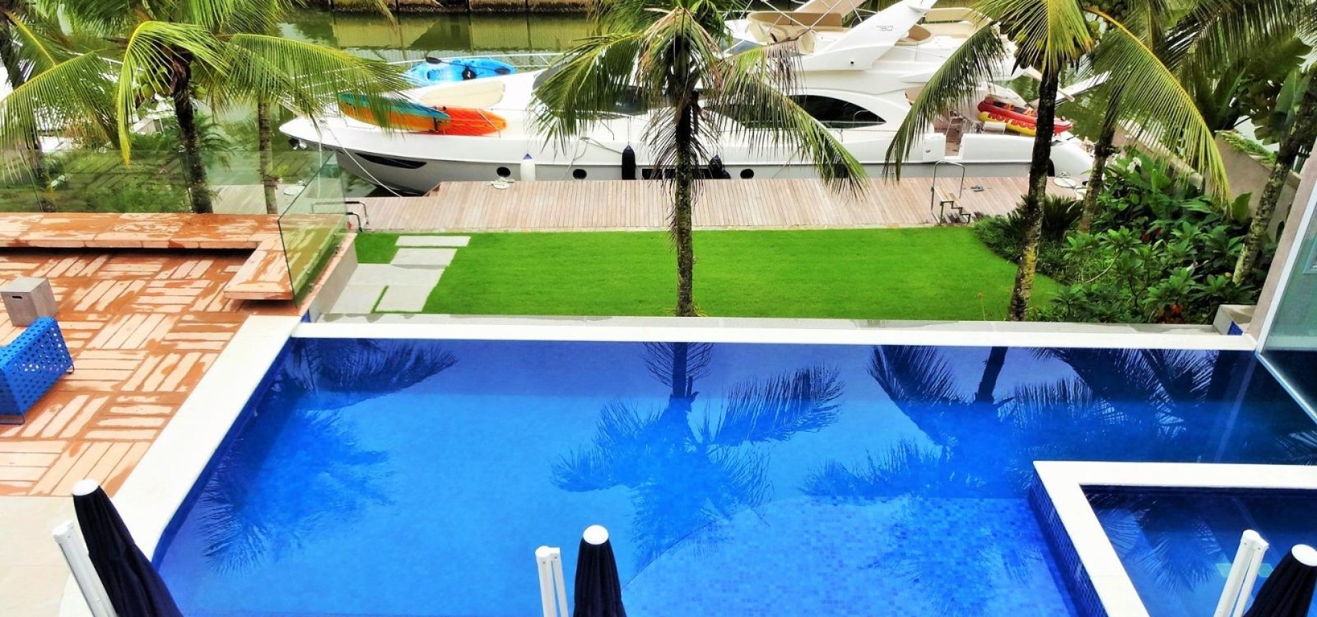 Casa Alto Padrão, Excelente Vaga Lancha