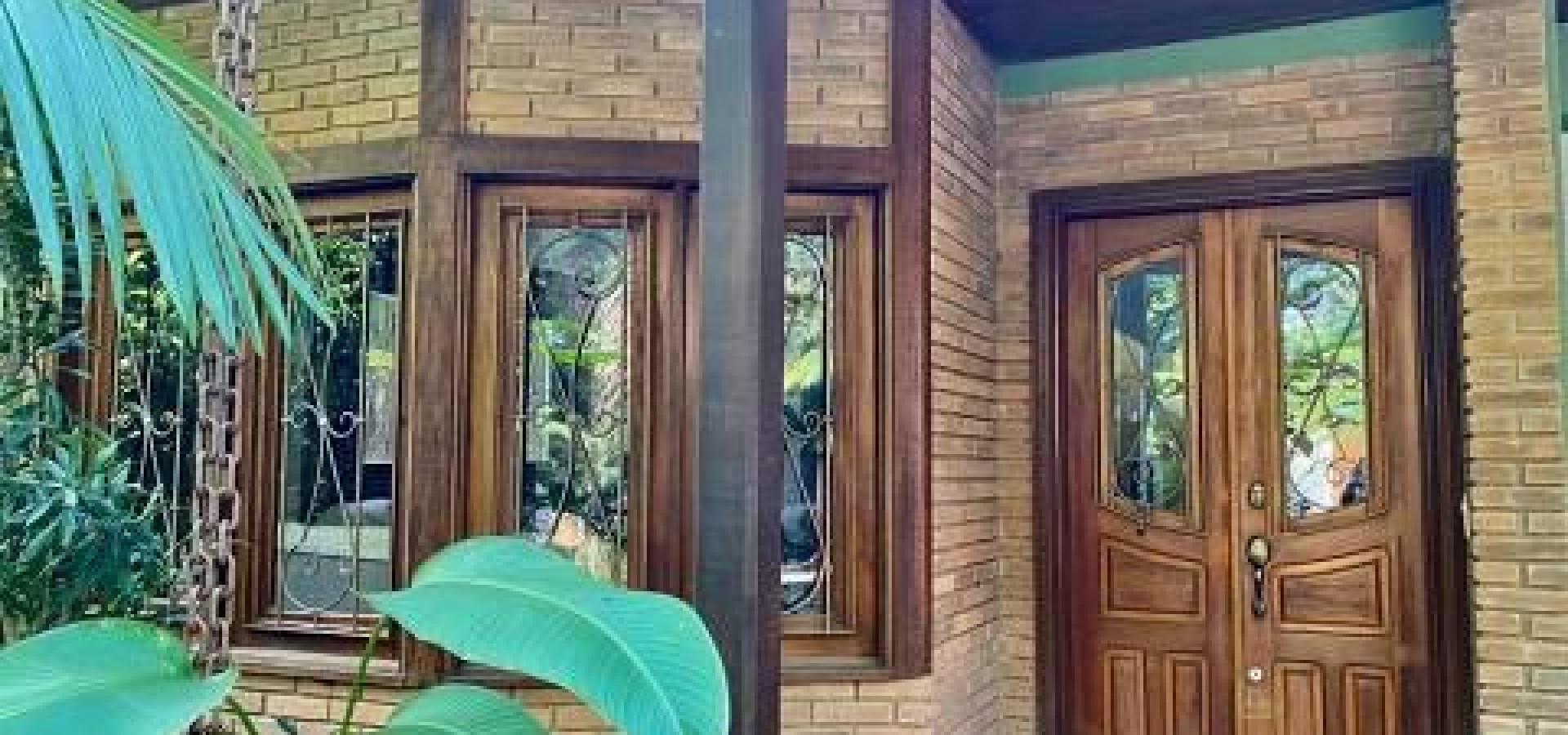 Casa com 5 Quartos para alugar, 700m²