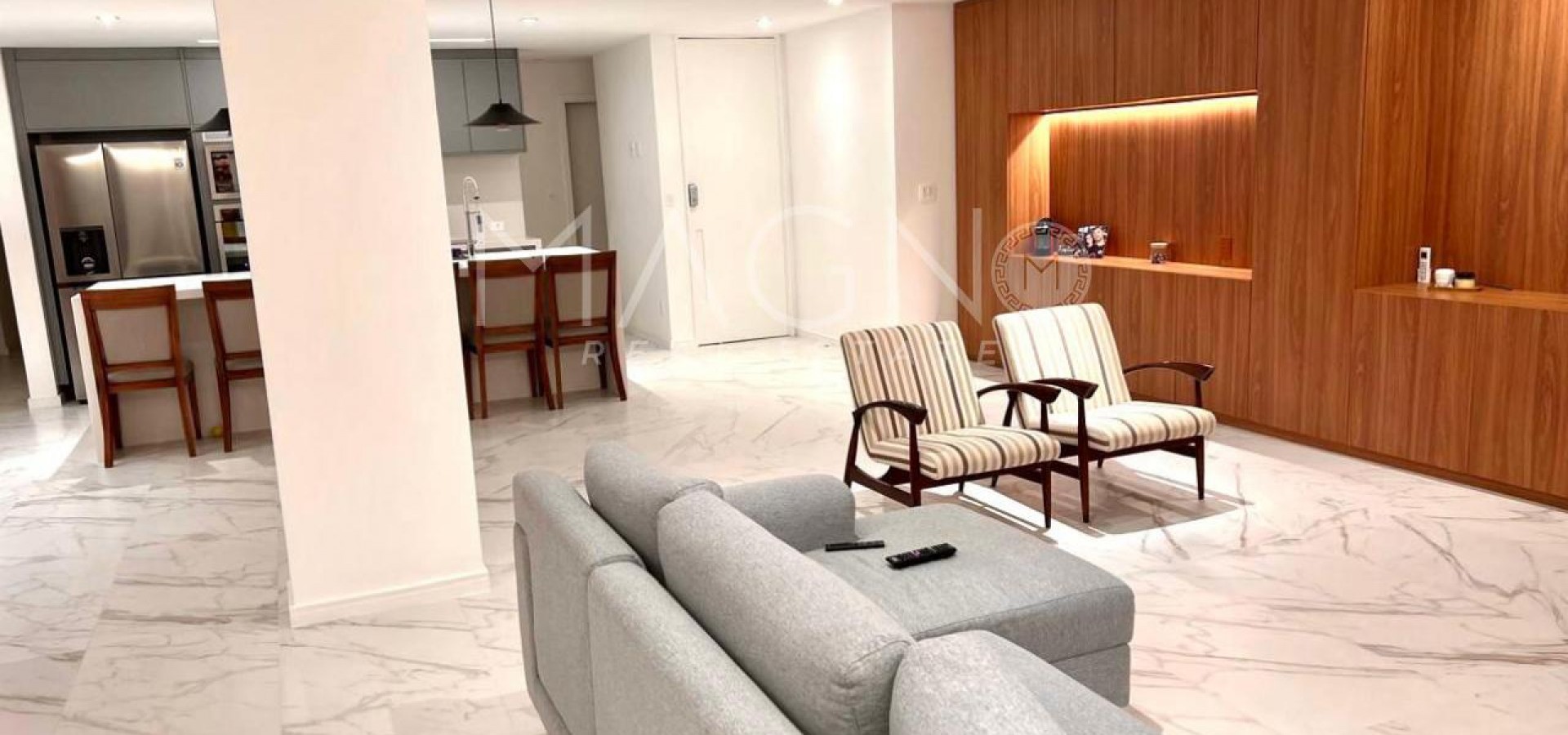 Apartamento com 3 Suítes no Jardim Oceânico