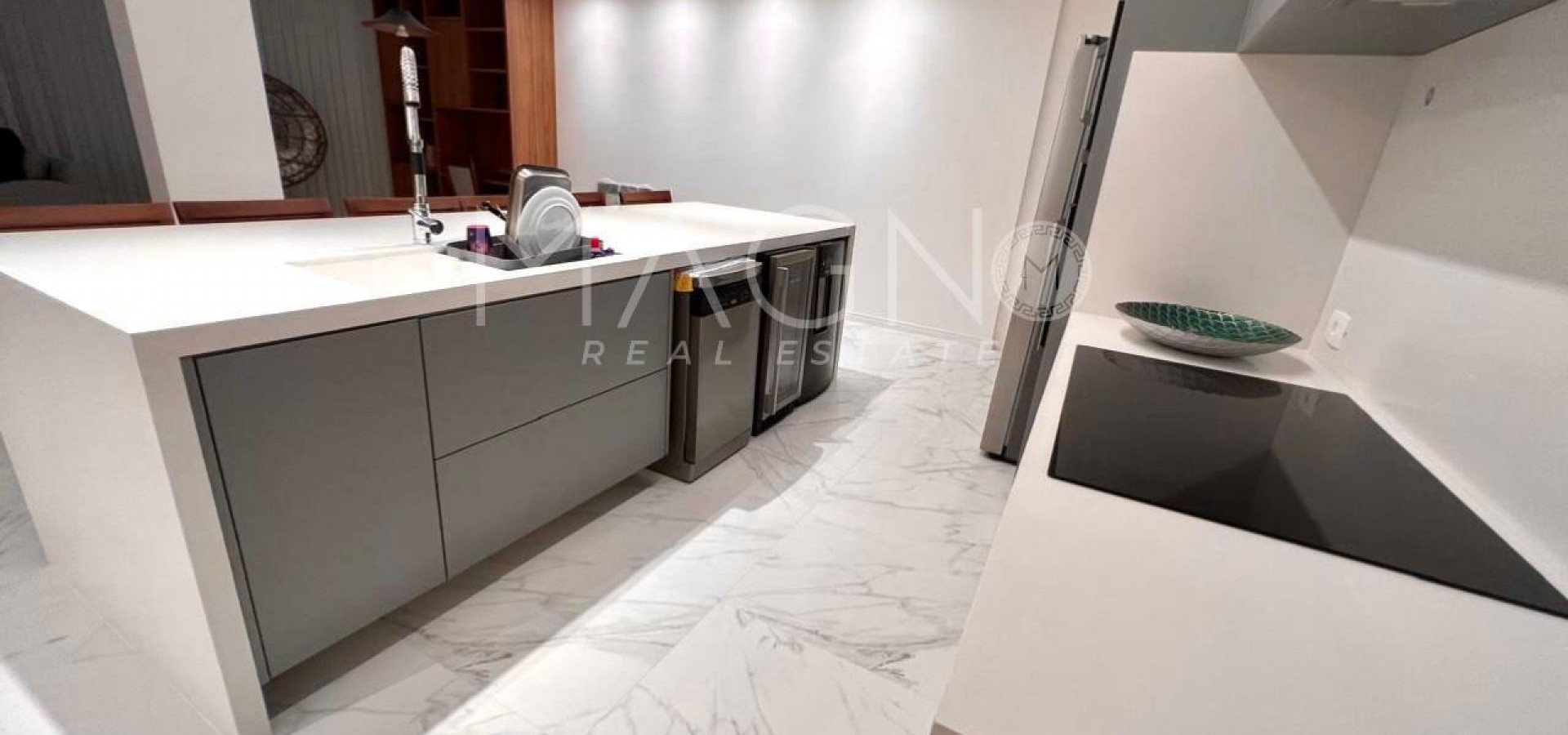 Apartamento com 3 Suítes no Jardim Oceânico