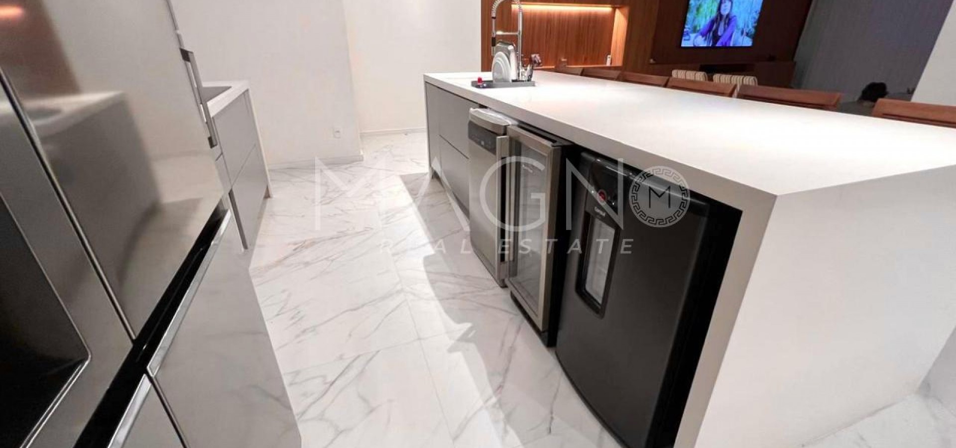 Apartamento com 3 Suítes no Jardim Oceânico