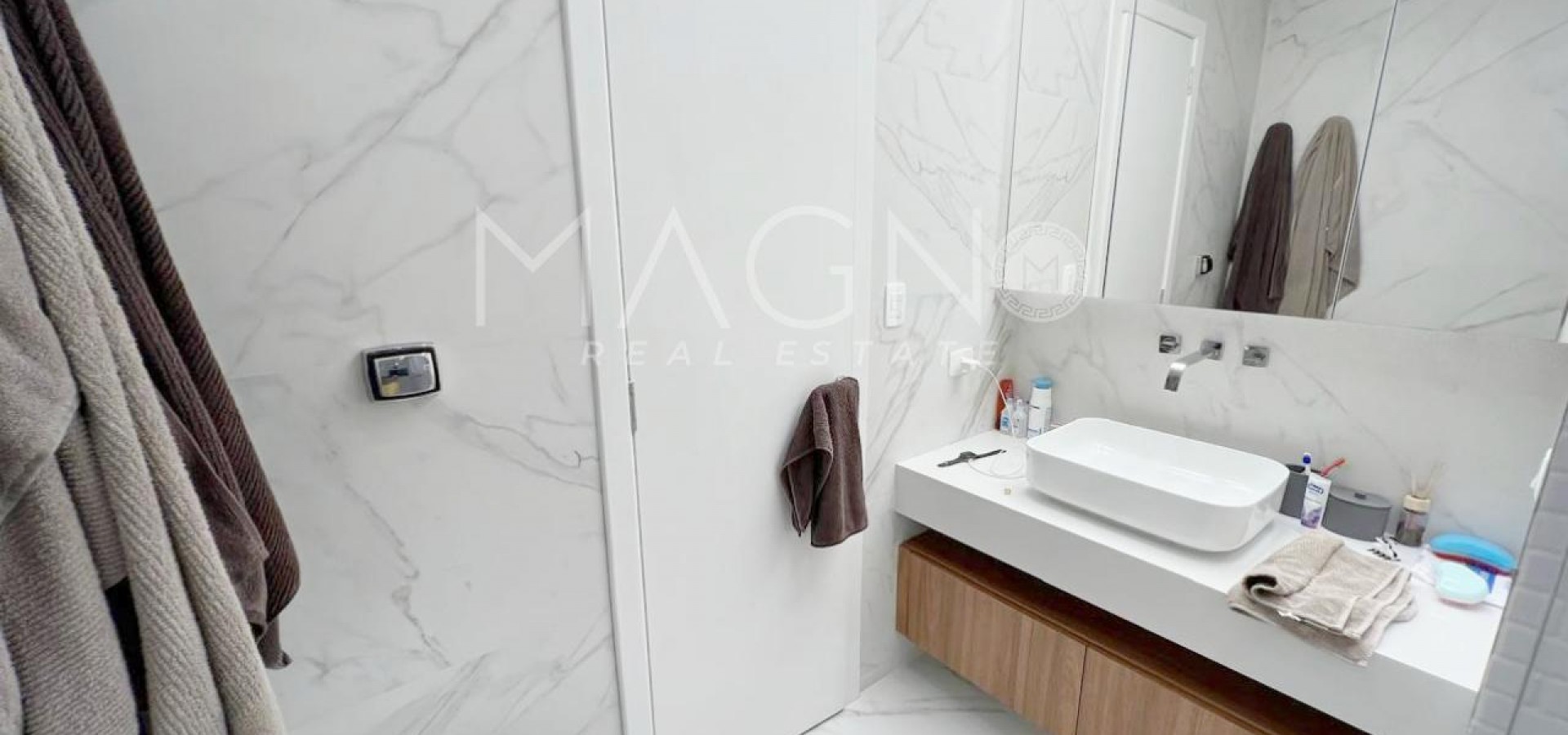 Apartamento com 3 Suítes no Jardim Oceânico