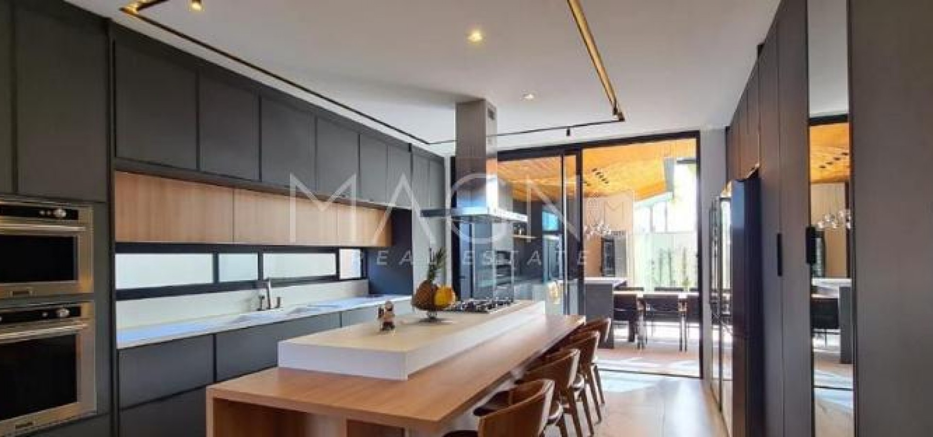 Casa em Alphaville 5 Suítes