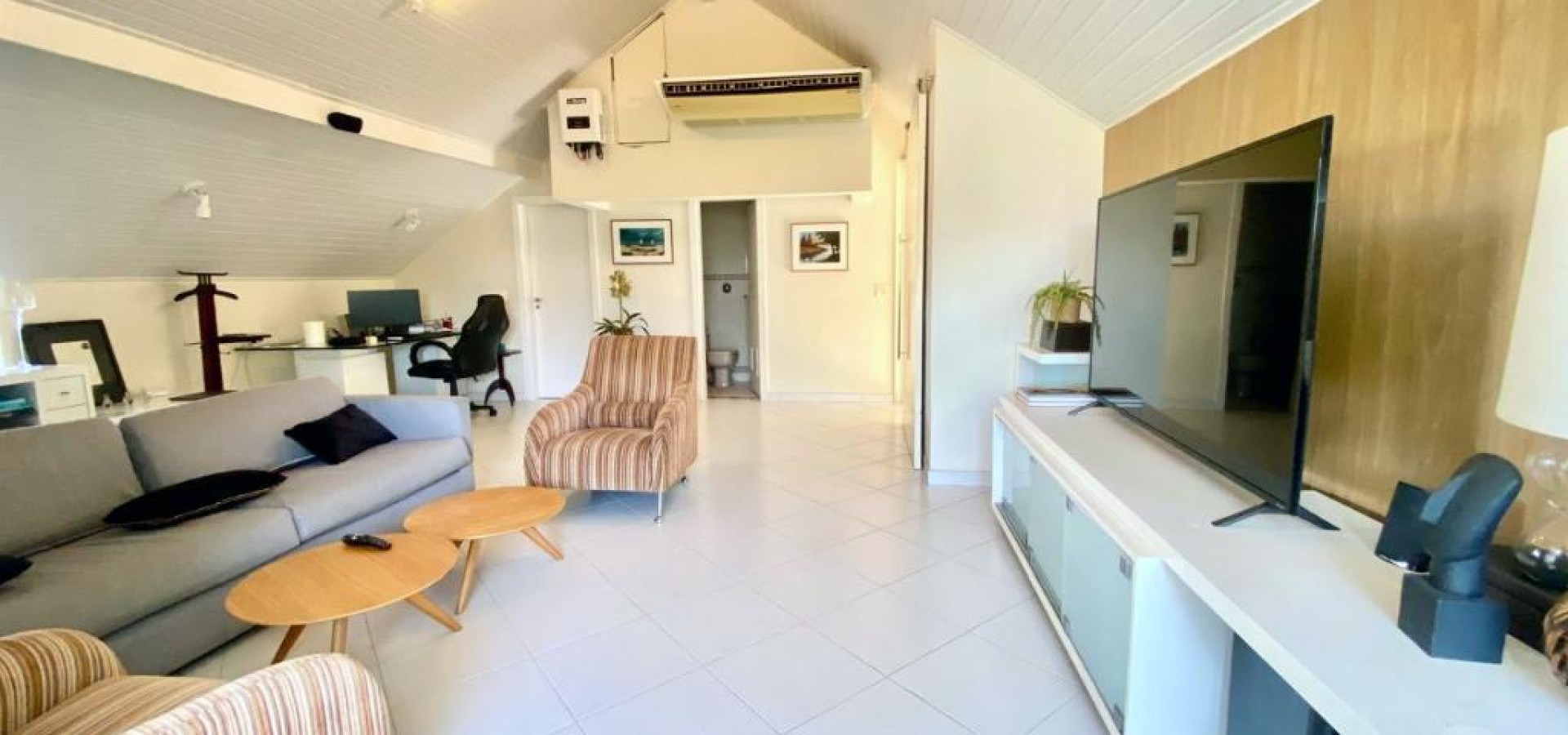  Casa Luxuosa no Condomínio Rio Mar 4 Suítes