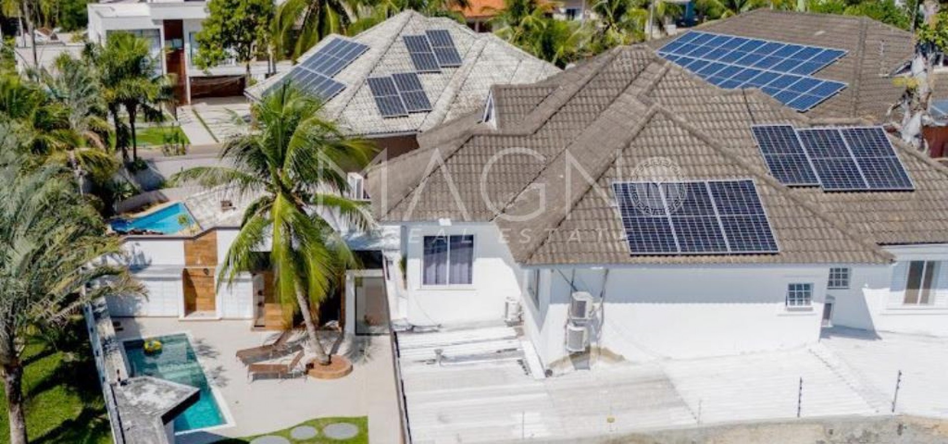 Luxuosa Tríplex 4 Suítes em Barra de Itaúna