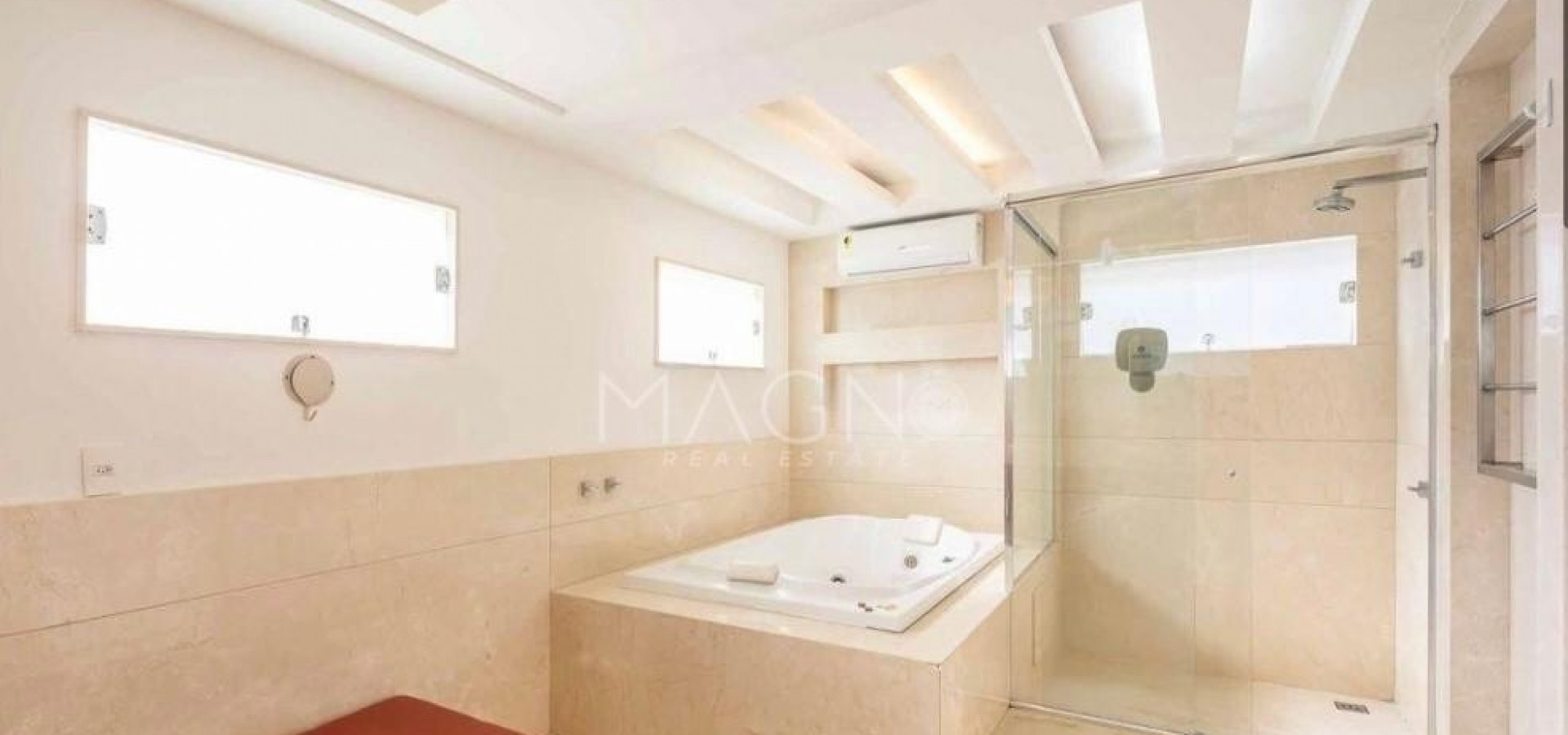 Casa com 4 Suítes no Quintas do Rio
