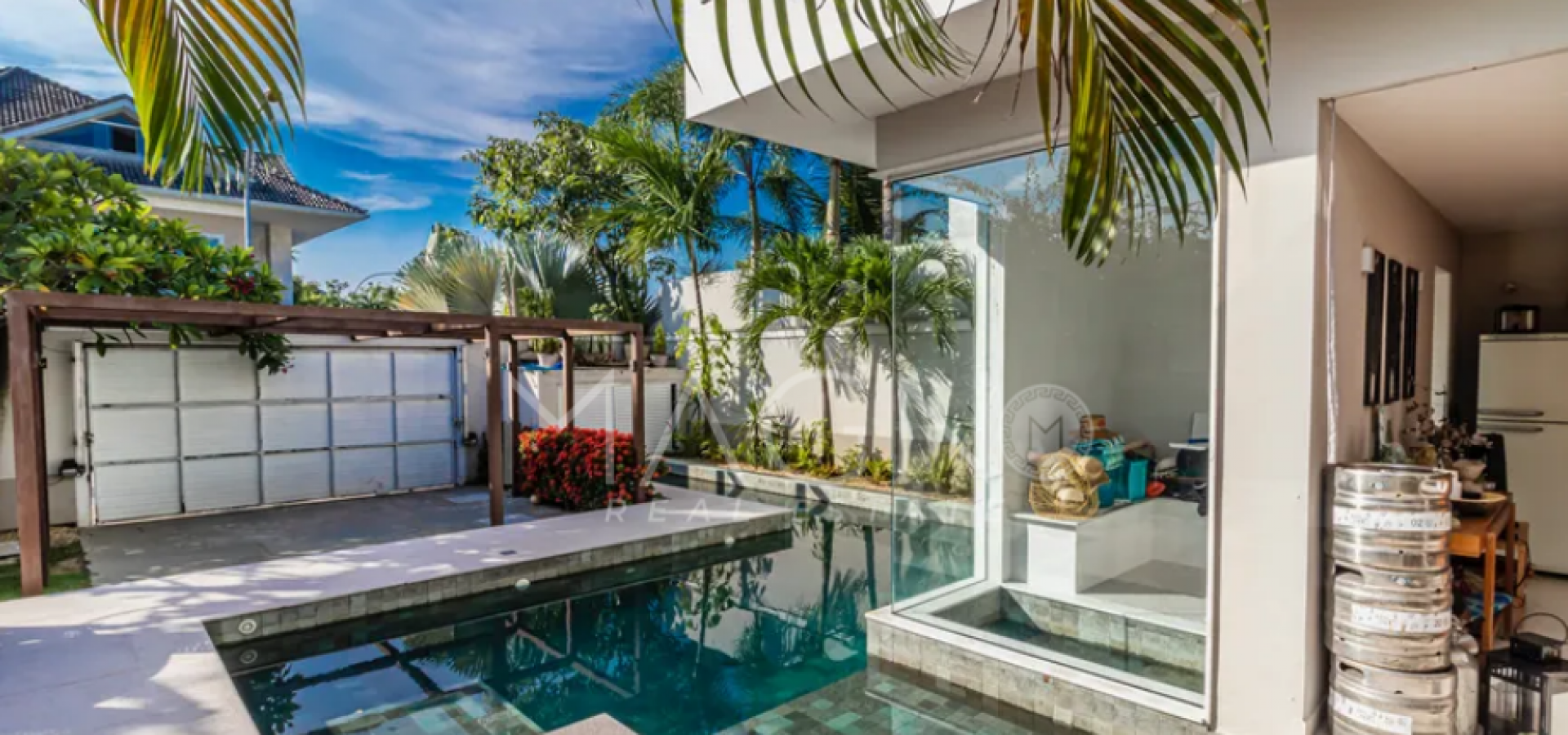 Casa Contemporânea Luxuosa na Barra