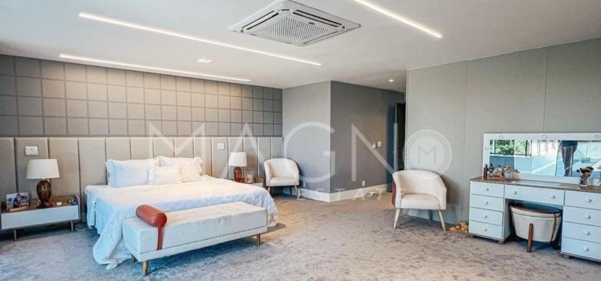 Casa Luxuosa no Alpaville 4 Suítes