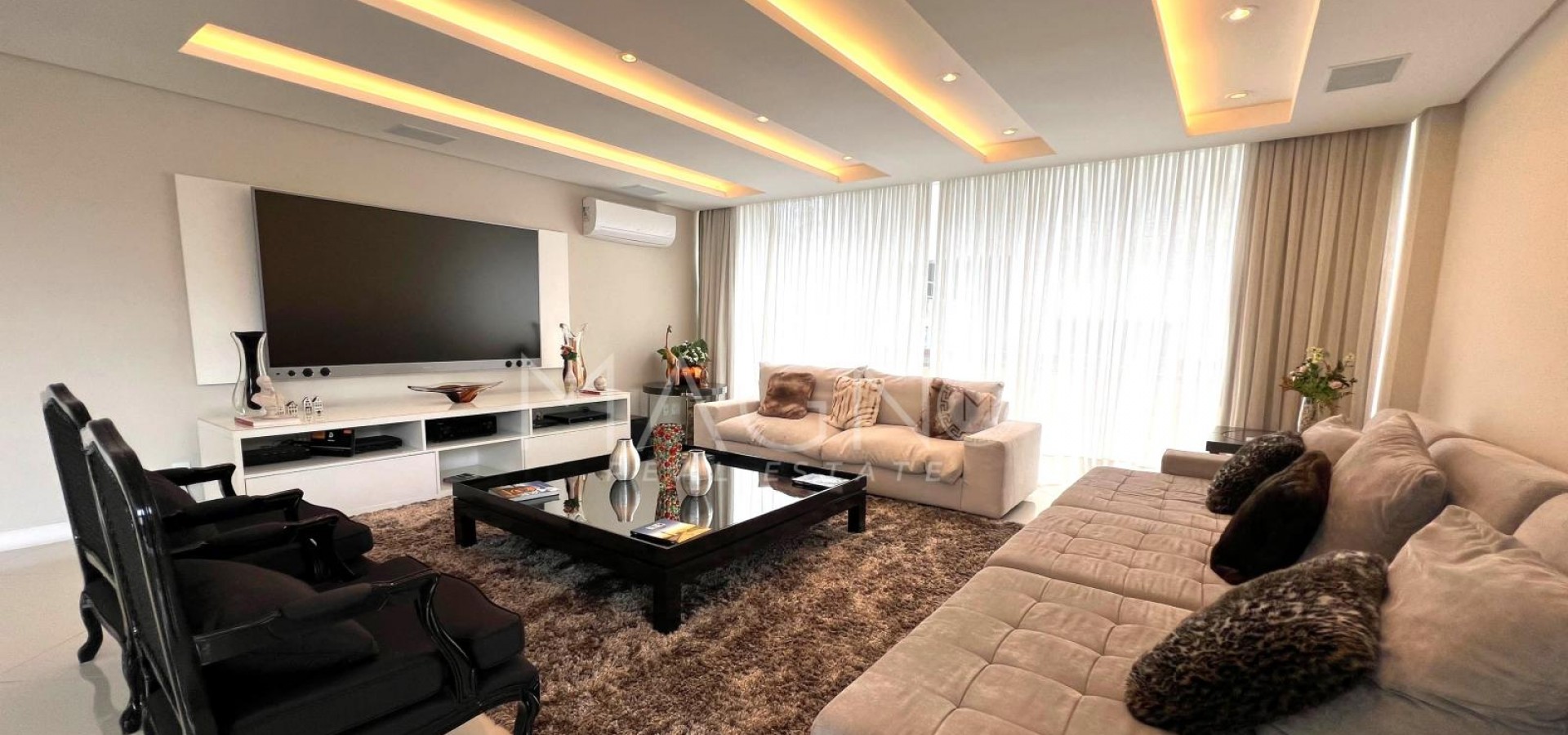 Casa em Alphaville 5 Suítes