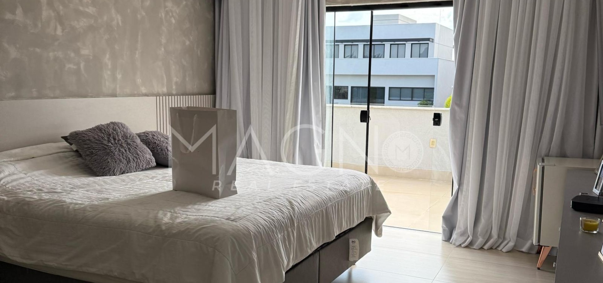 Casa em Alphaville com 4 Suítes