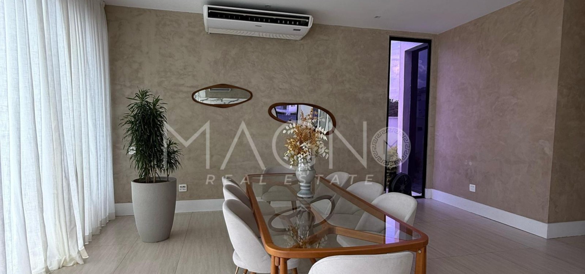Casa em Alphaville com 4 Suítes