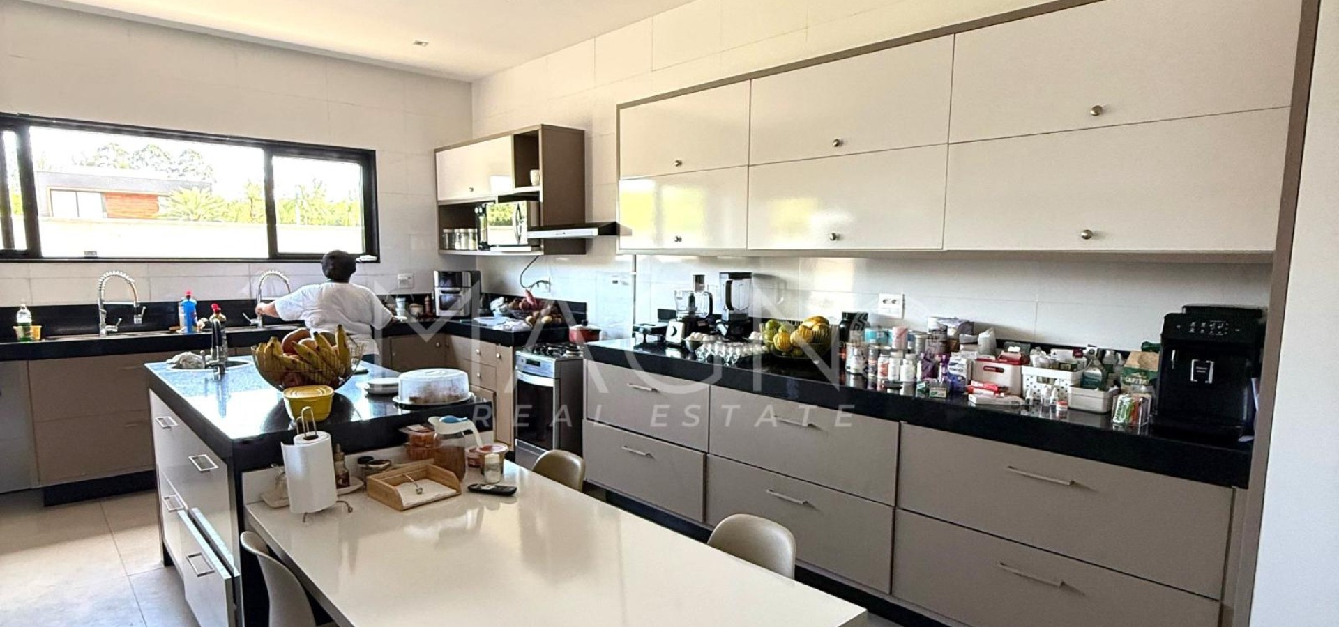 Casa em Alphaville com 4 Suítes