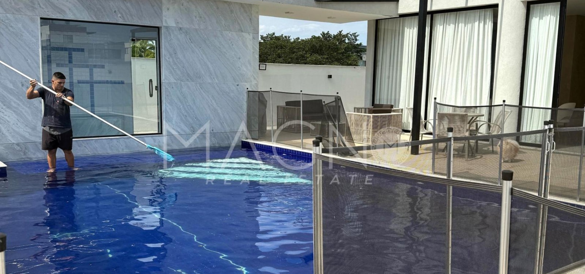 Casa em Alphaville com 4 Suítes