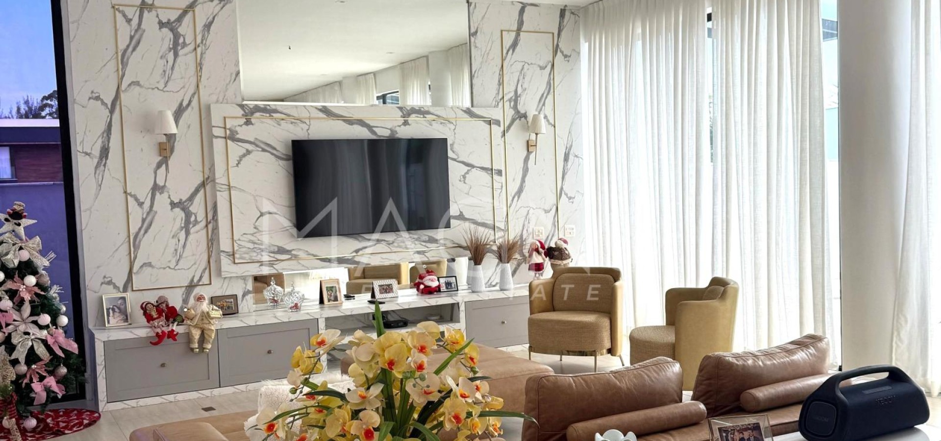 Casa em Alphaville com 4 Suítes