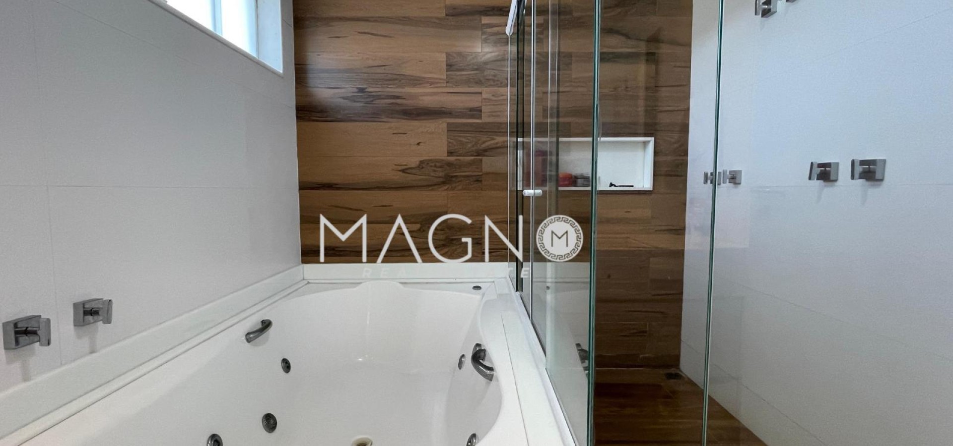 Casa de Alto Padrão em Condomínio Fechado