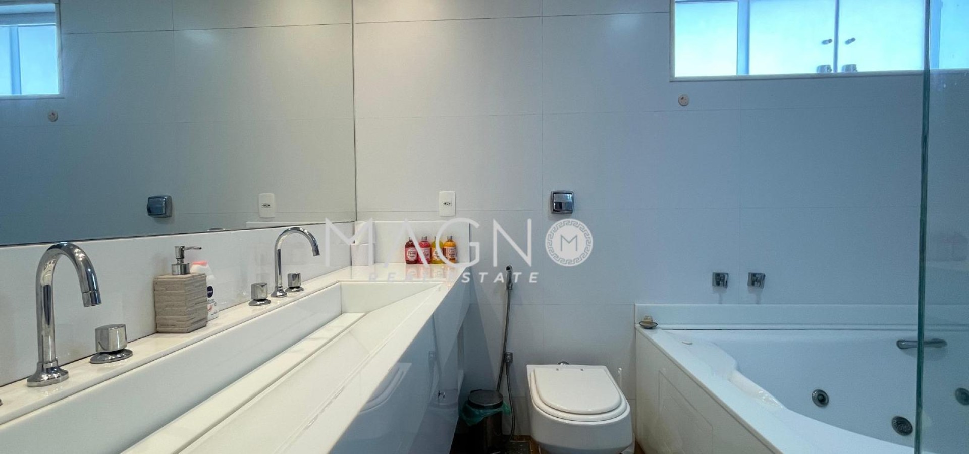 Casa de Alto Padrão em Condomínio Fechado