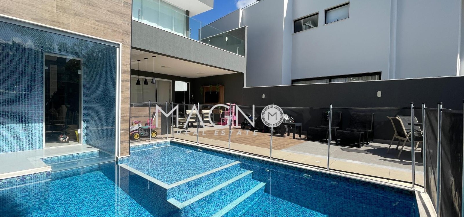 Casa de Alto Padrão em Condomínio Fechado