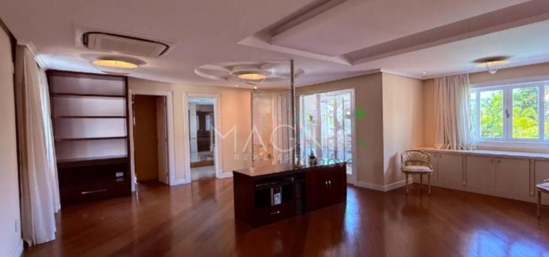 Linda casa no condomínio Malibu