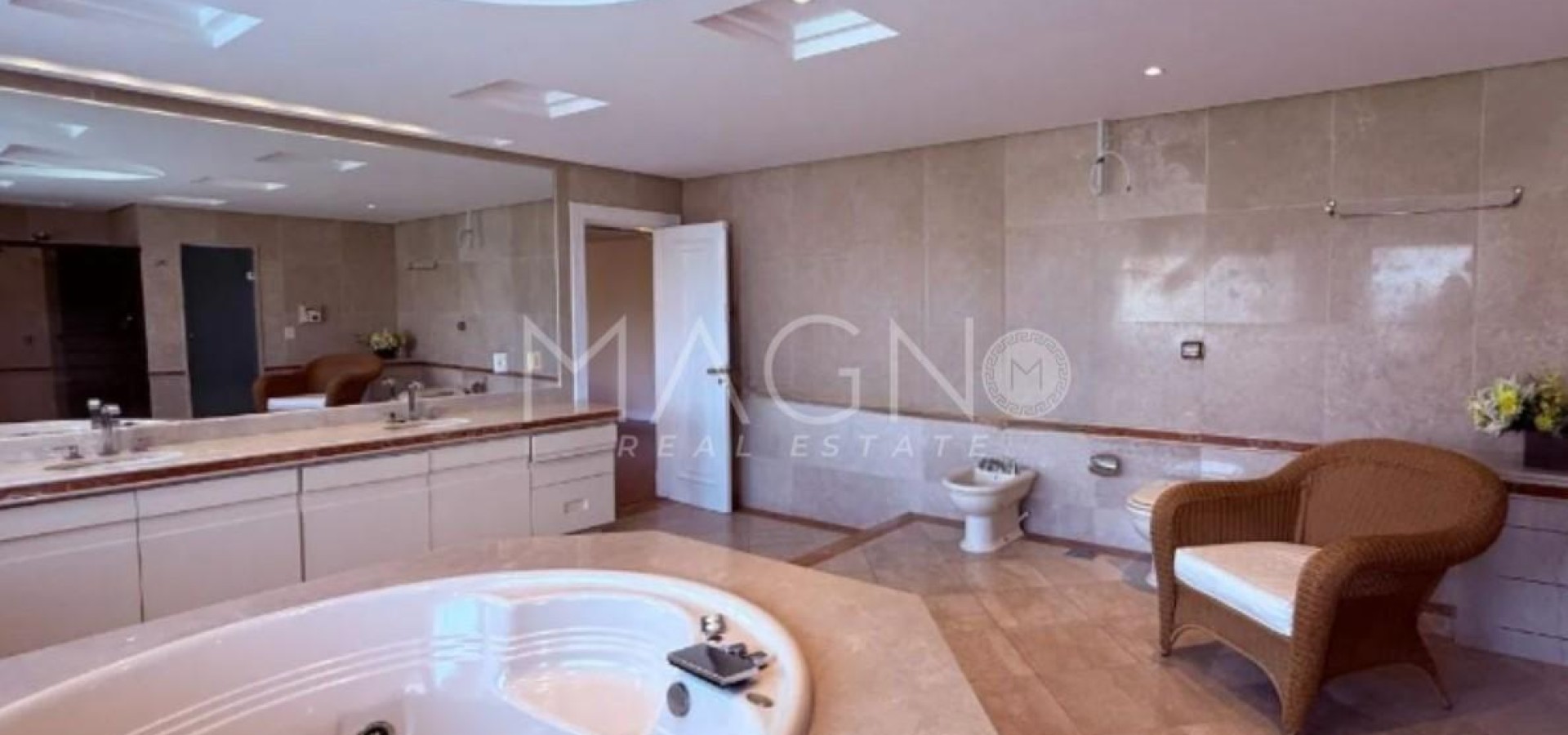 Linda casa no condomínio Malibu