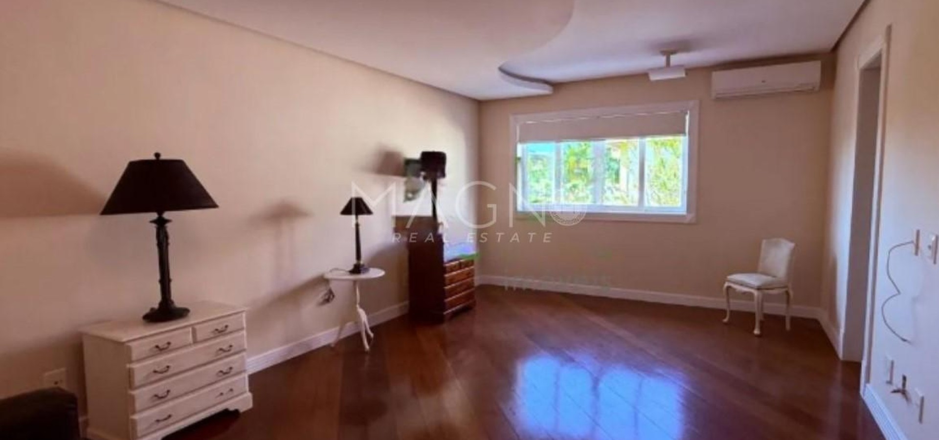 Linda casa no condomínio Malibu