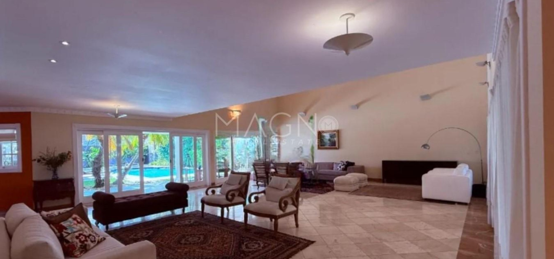 Linda casa no condomínio Malibu