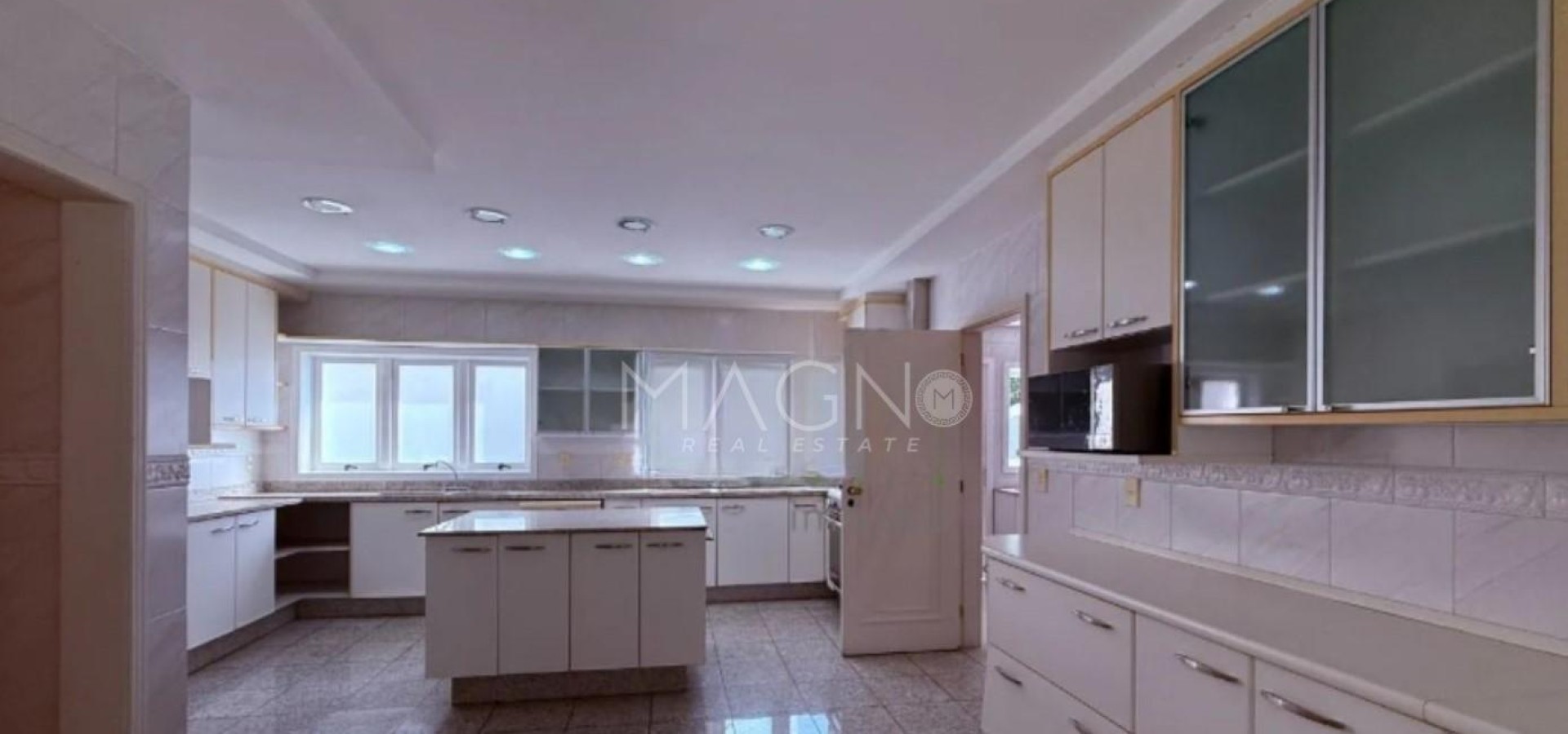 Linda casa no condomínio Malibu