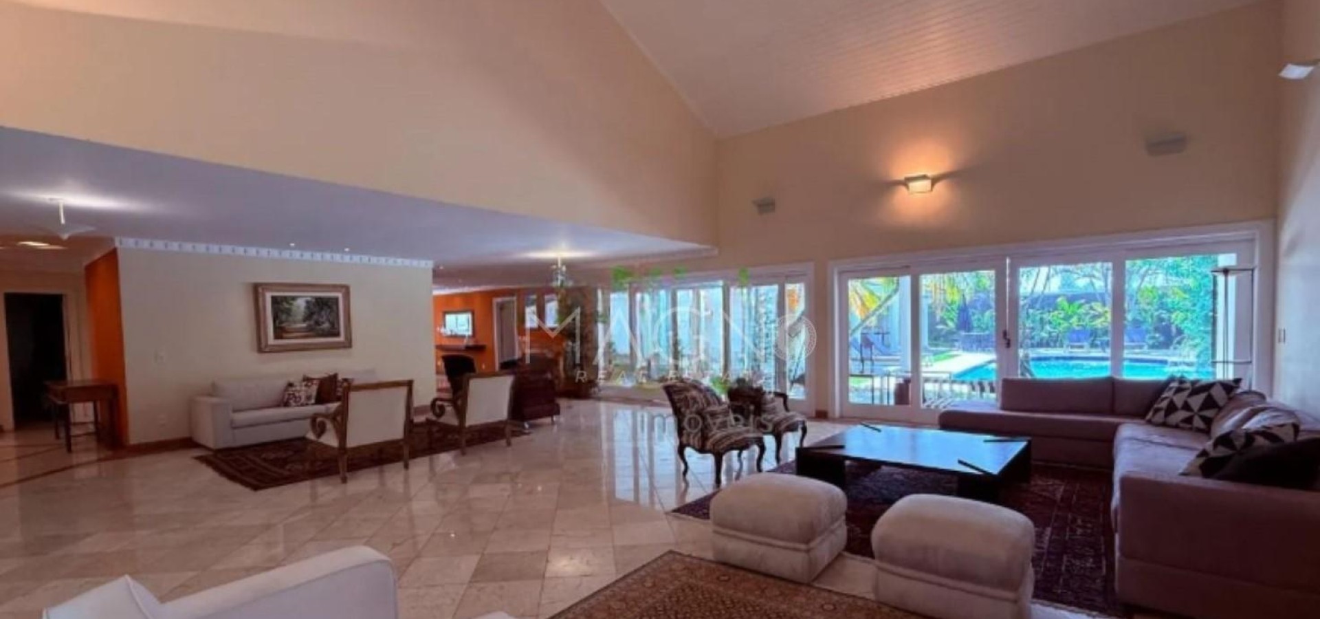 Linda casa no condomínio Malibu