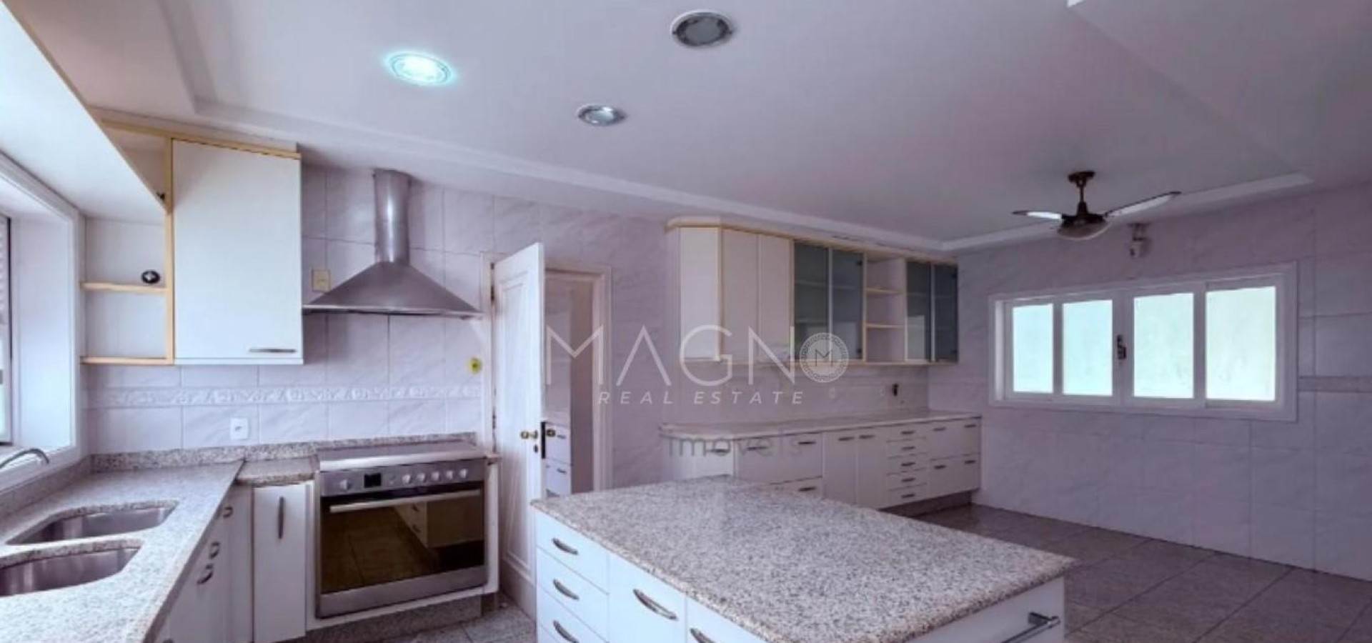 Linda casa no condomínio Malibu