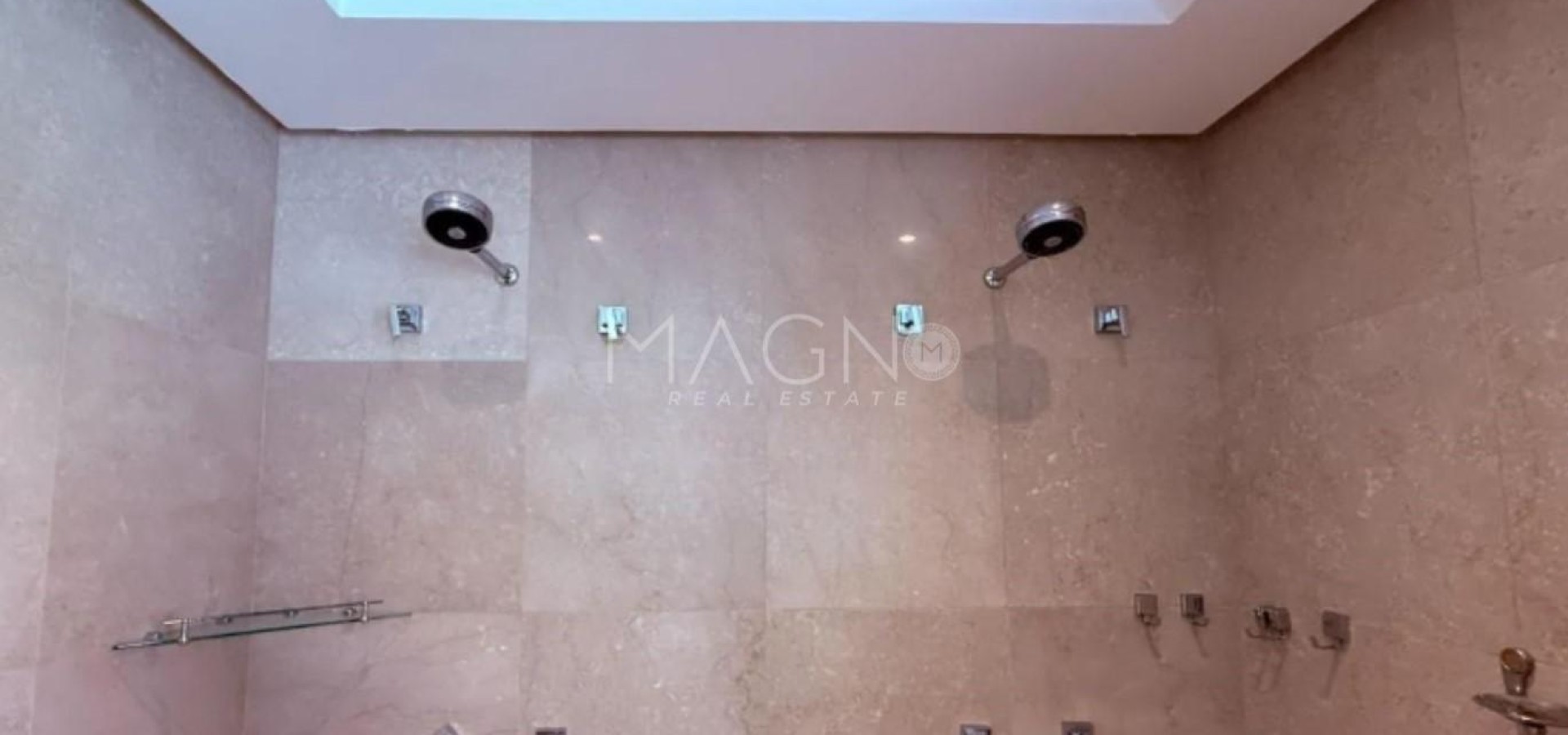 Linda casa no condomínio Malibu