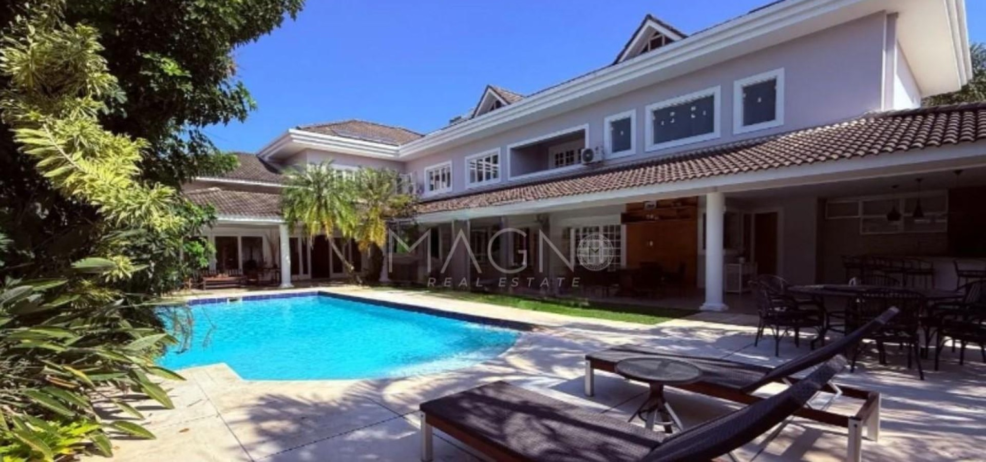 Linda casa no condomínio Malibu