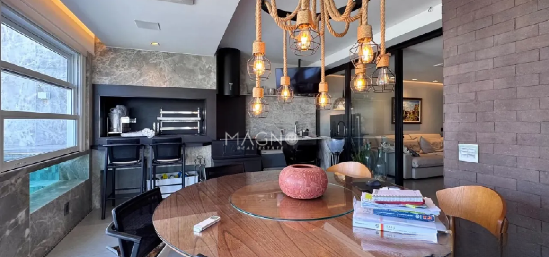 Cobertura mobiliada linear na Península da Barrade 280m2 