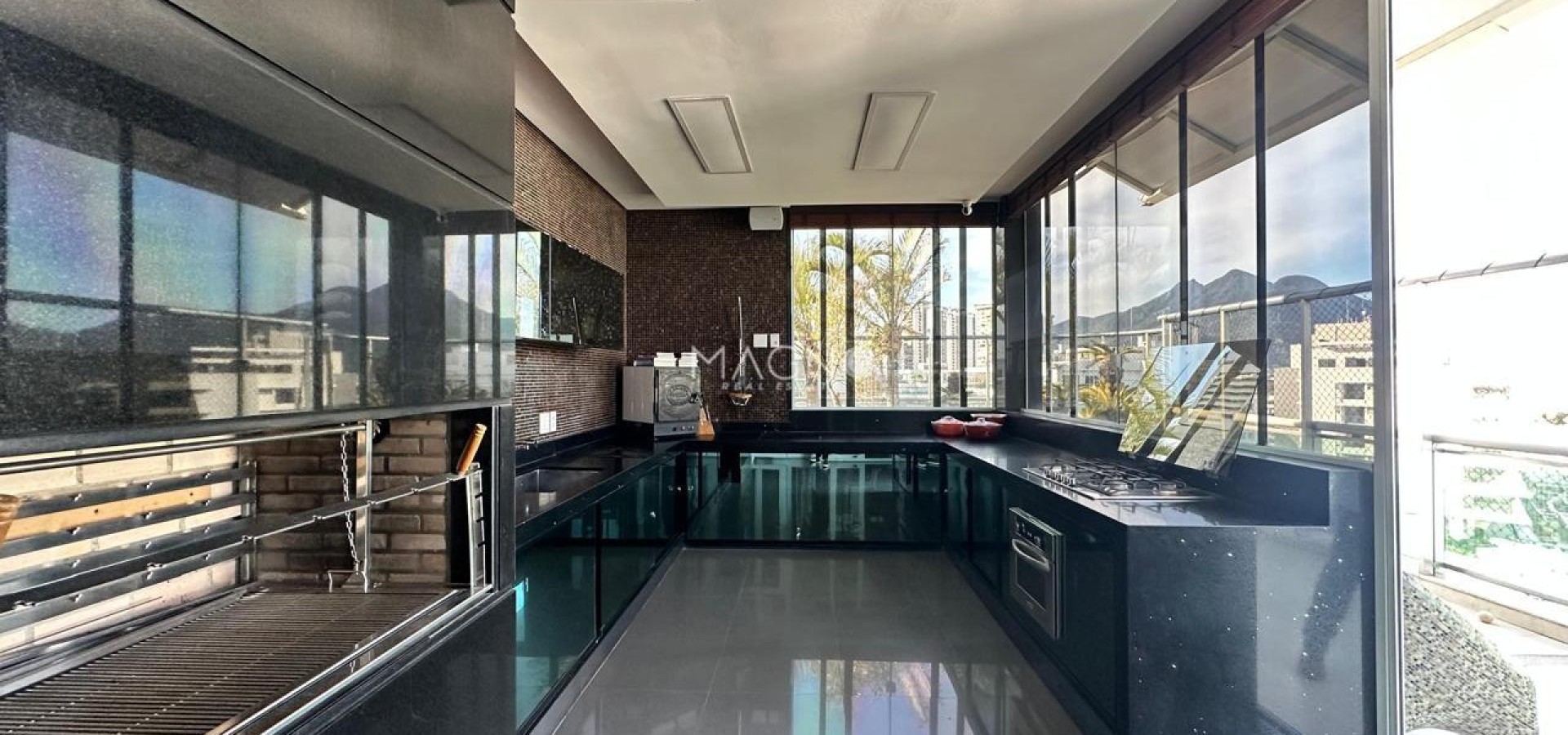 Cobertura mobiliada frontal mar na Barra da Tijuca - Rio de Janeiro - RJcom 800 m² 