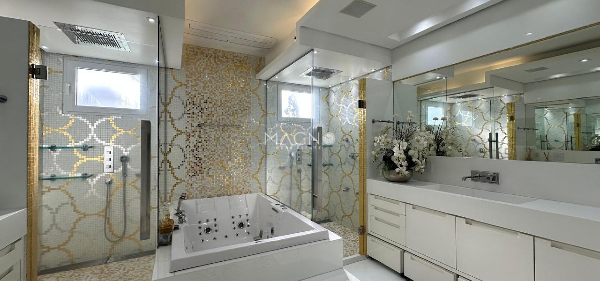 Cobertura mobiliada frontal mar na Barra da Tijuca - Rio de Janeiro - RJcom 800 m² 