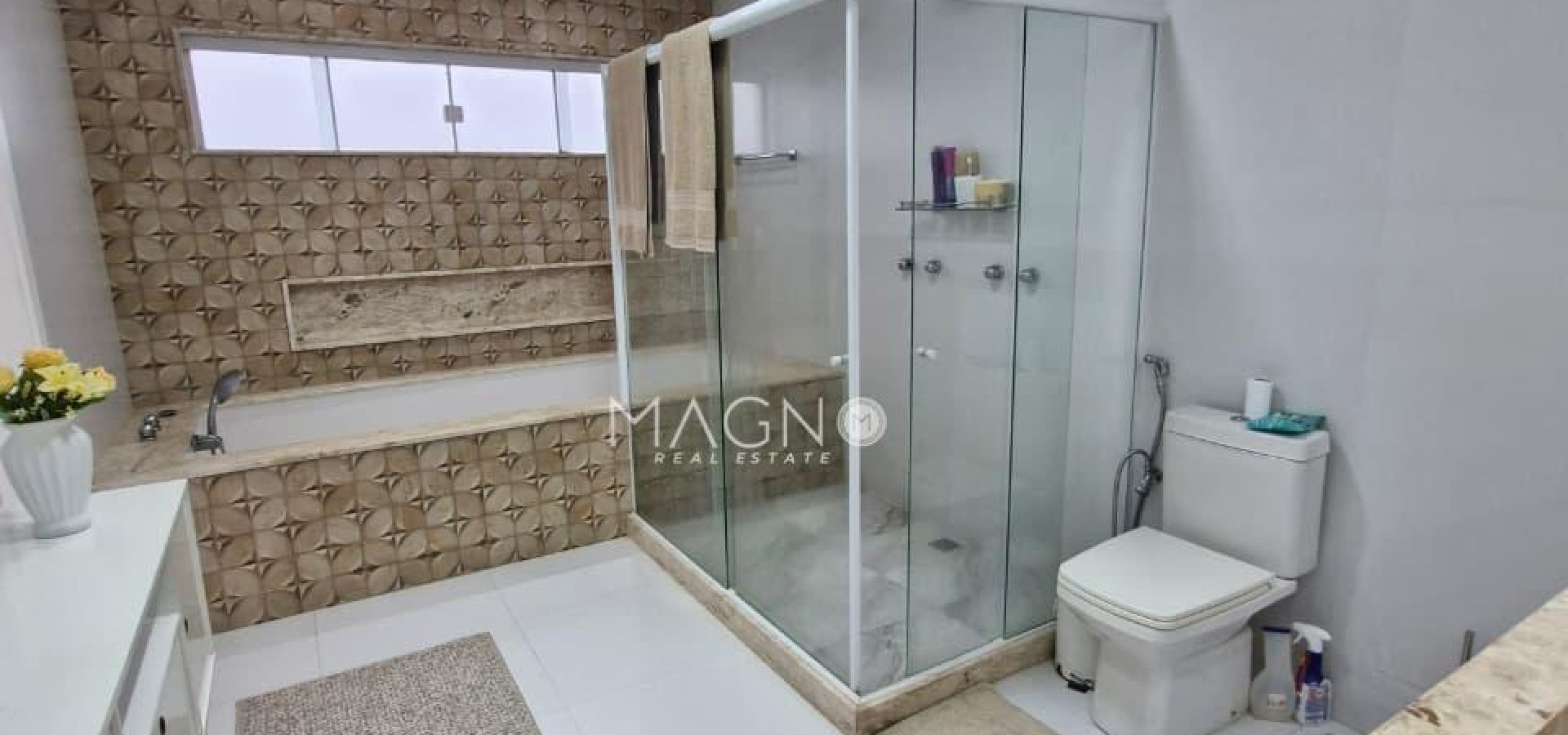 Imóvel para aluguel com 490 metros quadrados com 5 suítes.