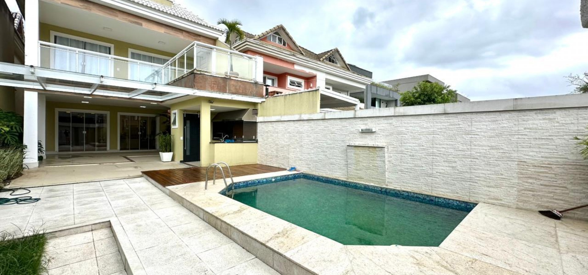 Casa de Condomínio com 4 Quartos para alugar, 400m² - Barra da Tijuca