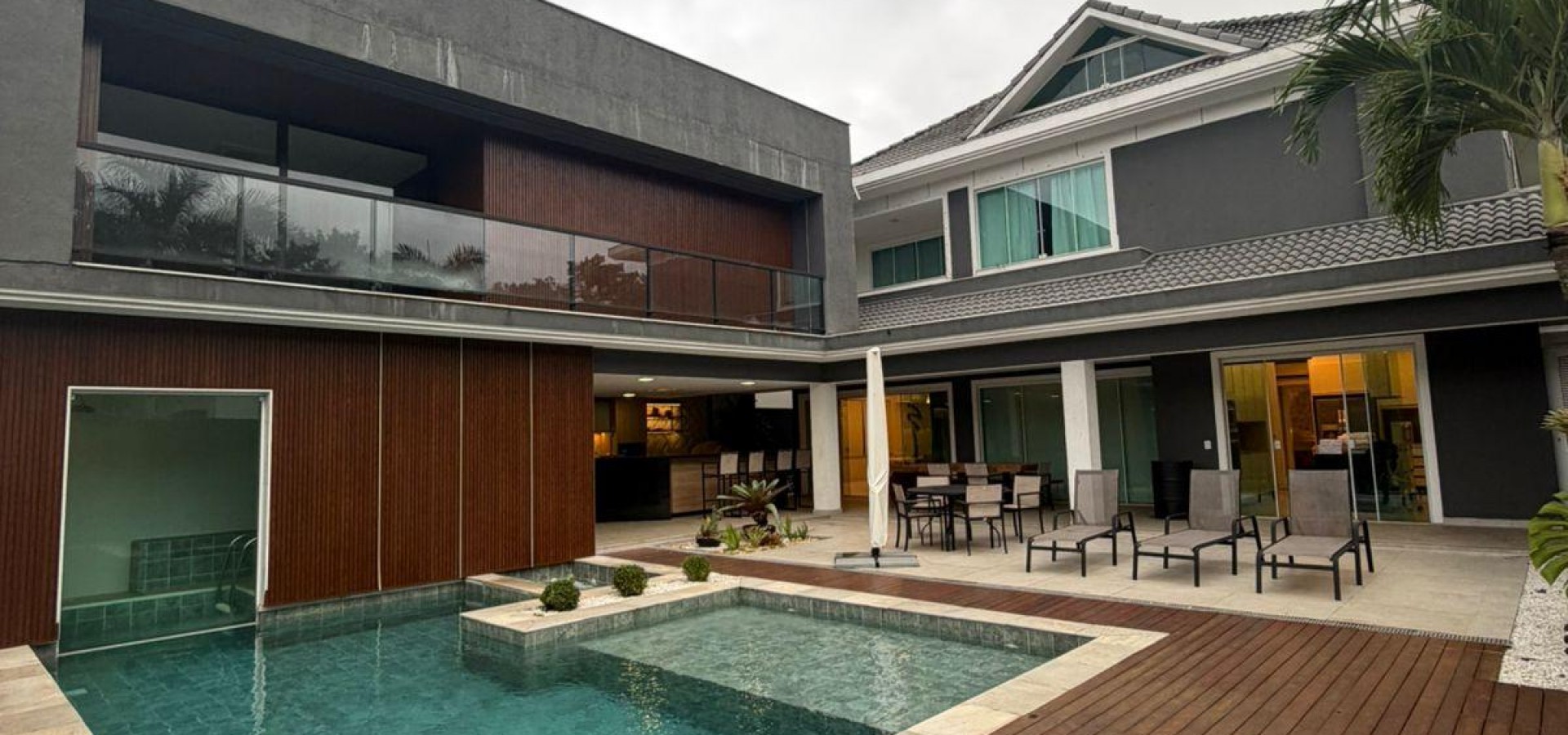 Casa de Alto Padrão com 5 Suítes e Lazer Privativo no Del Lago